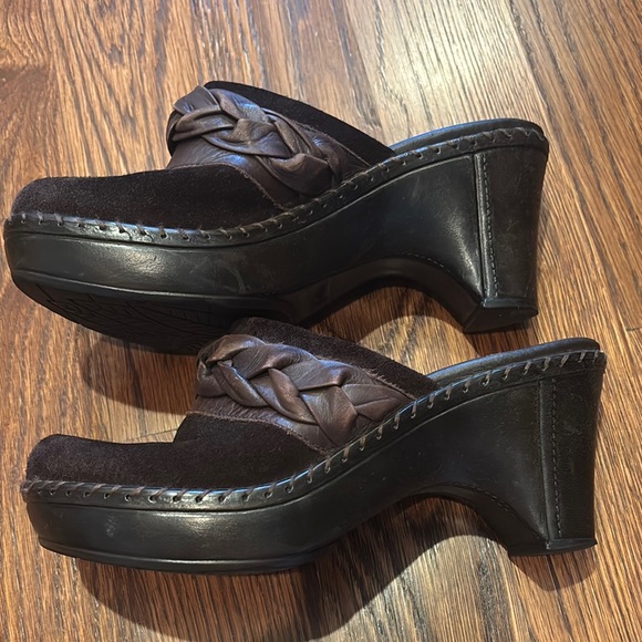 Brown leather and suede clogs - Picture 2 of 9